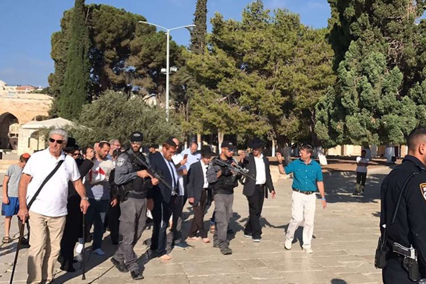 اشغالگران صهیونیستی امروز صبح نیز به مسجد اقصی یورش بردند
